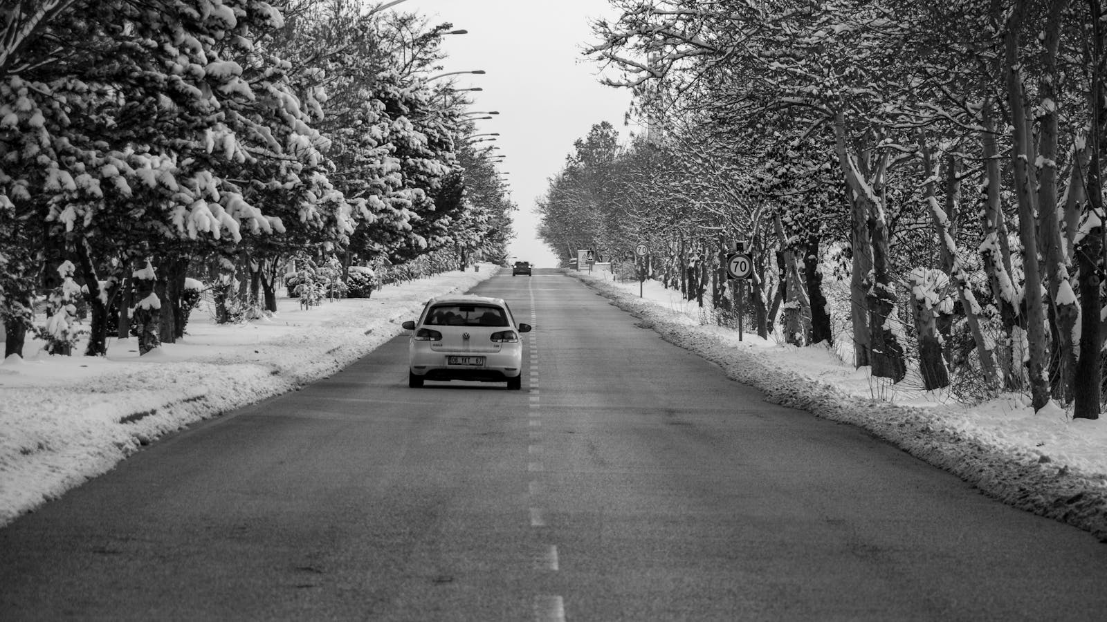 Defensive Driving: Extreme Winter Driving with Skid Control/Recovery online safety training