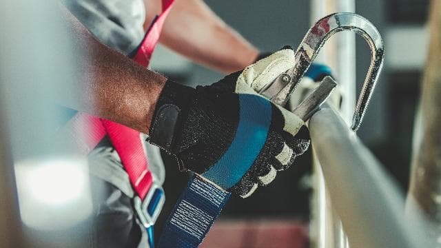Fall Protection (Alberta) - Safety online training course for Alberta
