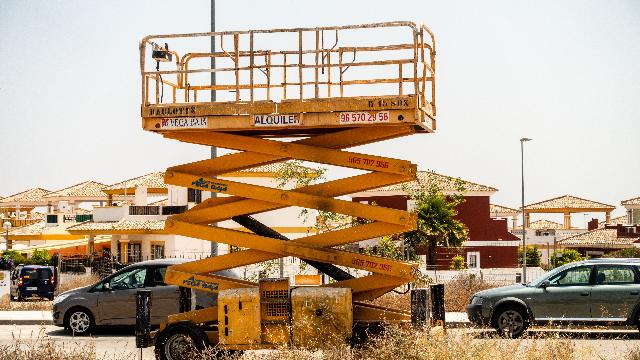 Scissor Lifts in Industrial and Construction Environments online safety training
